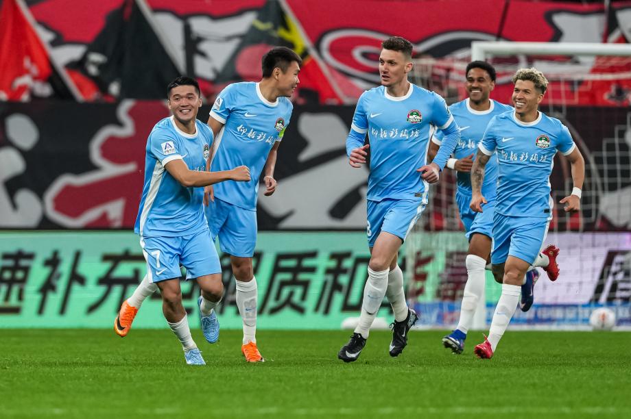 [图]钟义浩进球迈达纳破门 河南队战胜上海海港