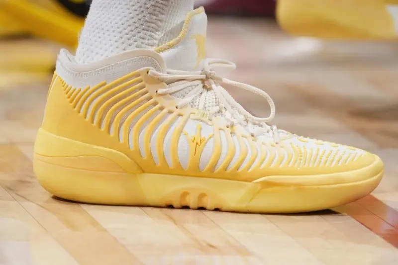 加拿大28开奖网-约基奇穿着Joker2 GT，得到14分15篮板10助攻2抢断